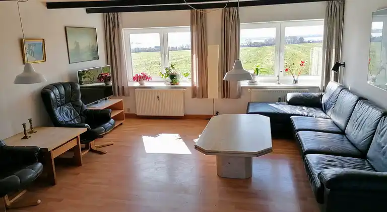 Große Ferienwohnung mit Meerblick in Strandnähe