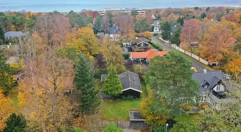 Nyrenoveret og moderne sommerhus tæt på stranden