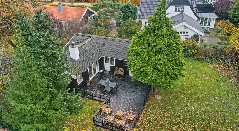 Nyrenoveret og moderne sommerhus tæt på stranden