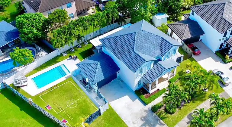 Miami Getaway: Beheiztes Poolhaus und Billardtisch-Villa