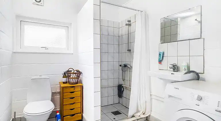 Sommerhus nær vand, skov og Møns Klint