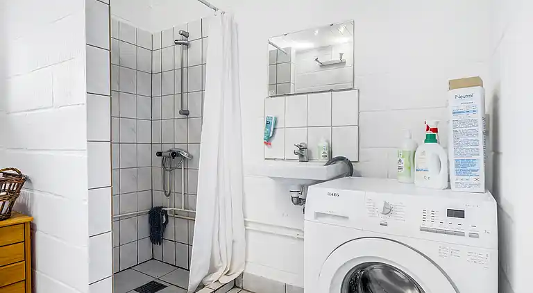 Sommerhus nær vand, skov og Møns Klint