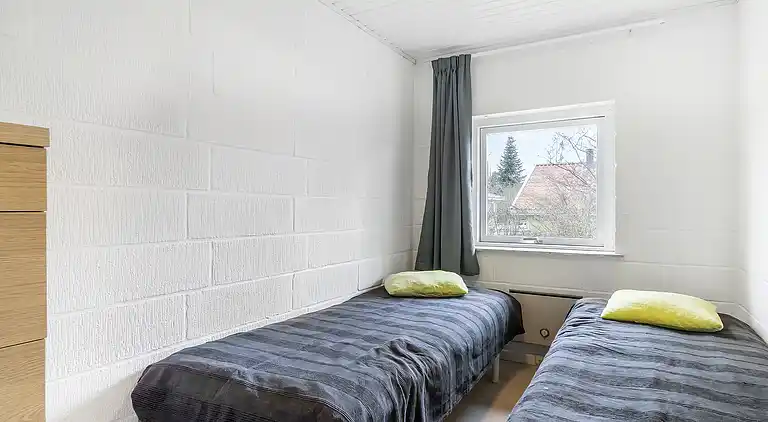 Sommerhus nær vand, skov og Møns Klint