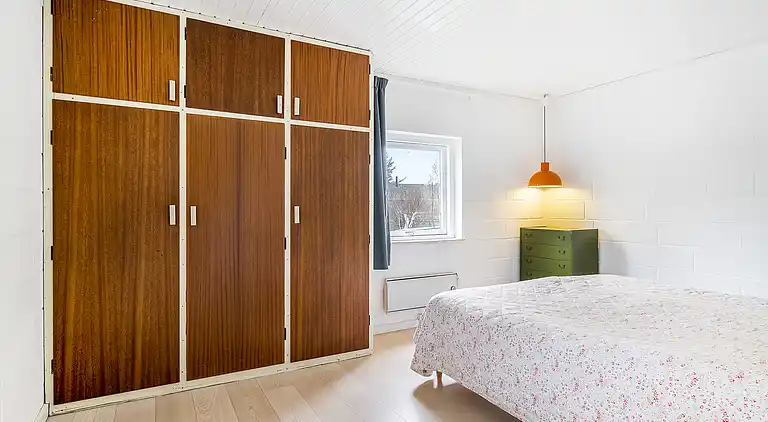 Sommerhus nær vand, skov og Møns Klint