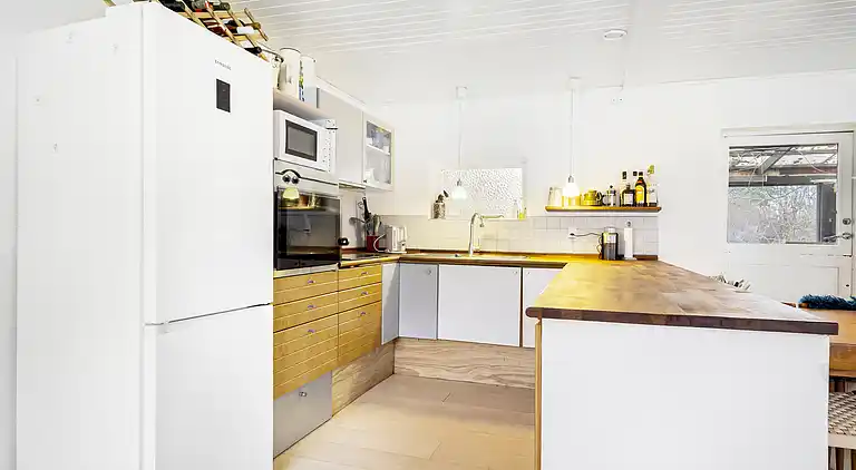 Sommerhus nær vand, skov og Møns Klint