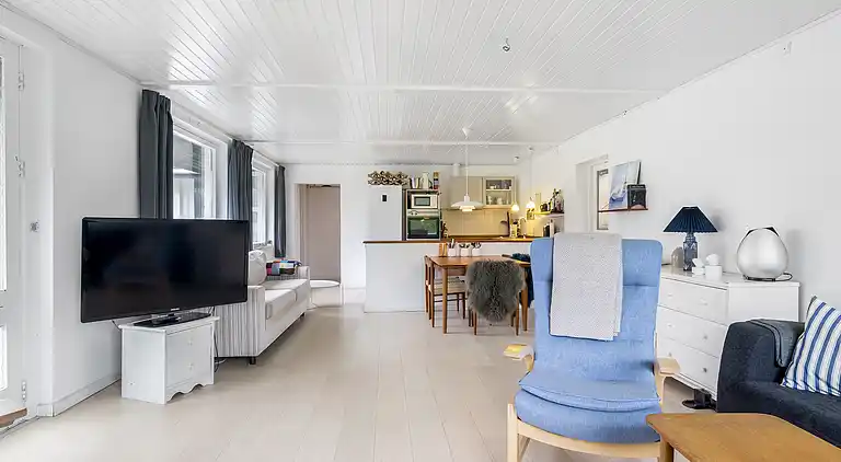 Sommerhus nær vand, skov og Møns Klint
