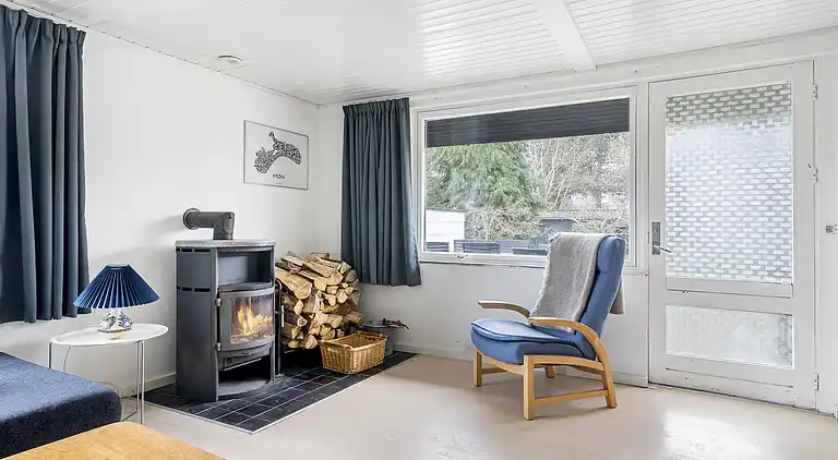 Sommerhus nær vand, skov og Møns Klint