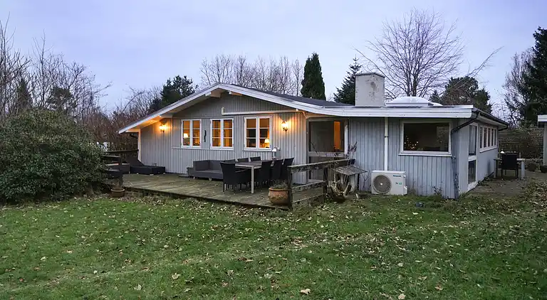 Skønt beliggende sommerhus i Dronningmølle