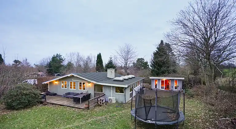 Skønt beliggende sommerhus i Dronningmølle