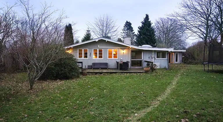 Skønt beliggende sommerhus i Dronningmølle