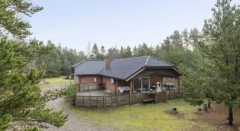 Stort Sommerhus i rolige natur skønne omgivelser