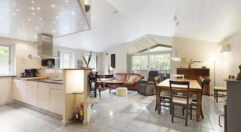 Stort Sommerhus i rolige natur skønne omgivelser