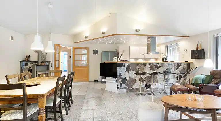 Stort Sommerhus i rolige natur skønne omgivelser