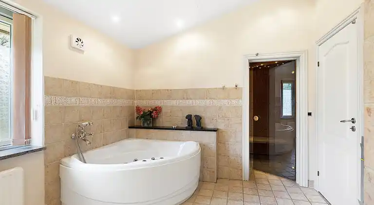 Stort Sommerhus i rolige natur skønne omgivelser