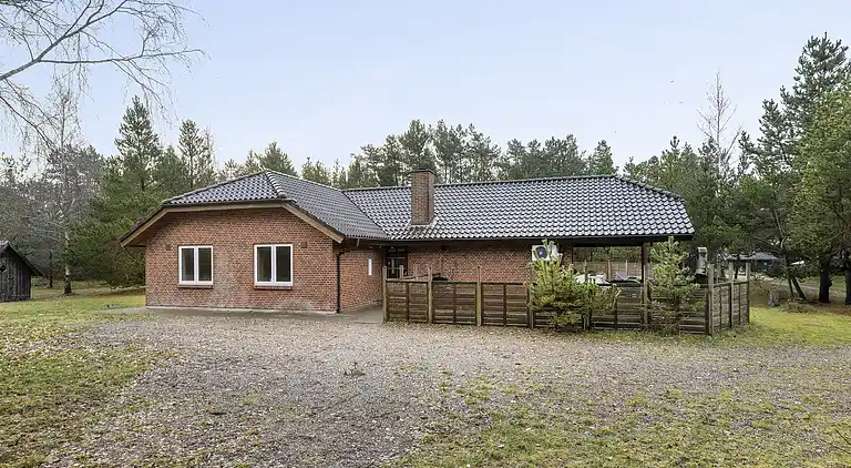 Stort Sommerhus i rolige natur skønne omgivelser