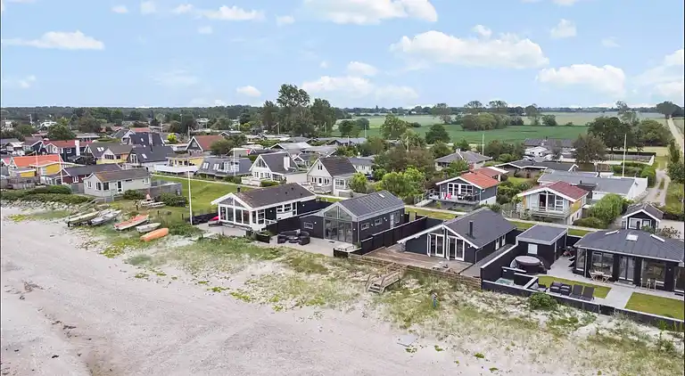 1. række med panoramaudsigt over Tørresø Strand