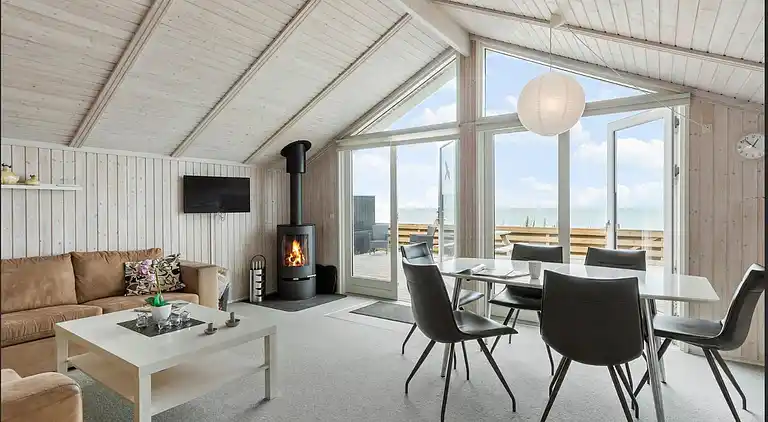 1. række med panoramaudsigt over Tørresø Strand