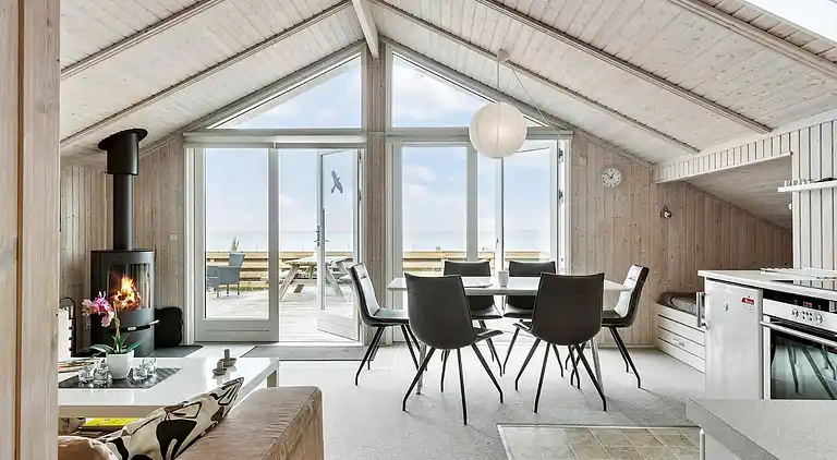 1. række med panoramaudsigt over Tørresø Strand