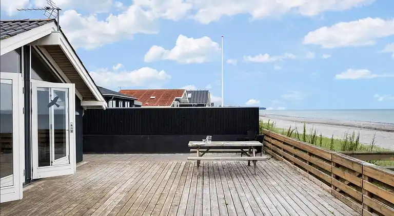 1. række med panoramaudsigt over Tørresø Strand