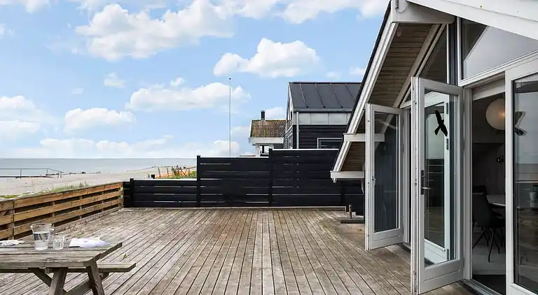 1. række med panoramaudsigt over Tørresø Strand