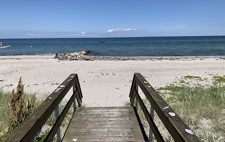 Reihe mit Panoramablick über Tørresø Strand.