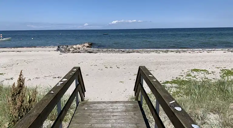 1. række med panoramaudsigt over Tørresø Strand