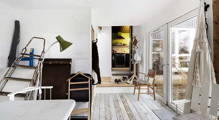 Hyggeligt 'heksehus' med skøn have og fjordkig