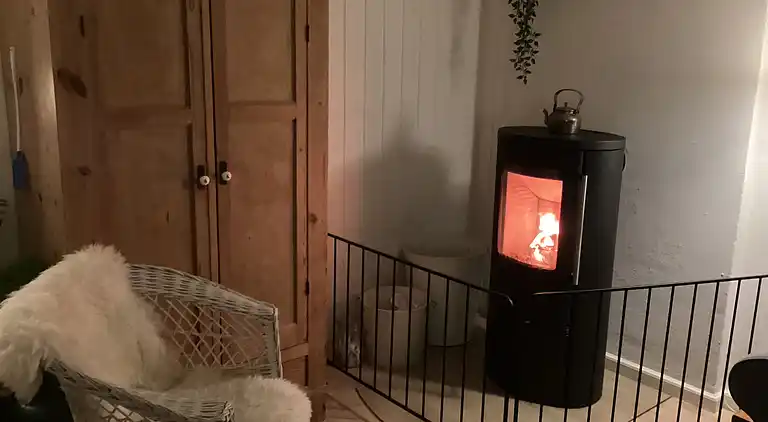 Ferienhaus mitten im Wald, nah am Wasser.