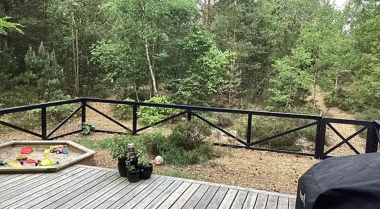 Ferienhaus mitten im Wald, nah am Wasser.