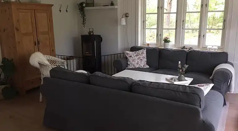 Ferienhaus mitten im Wald, nah am Wasser.