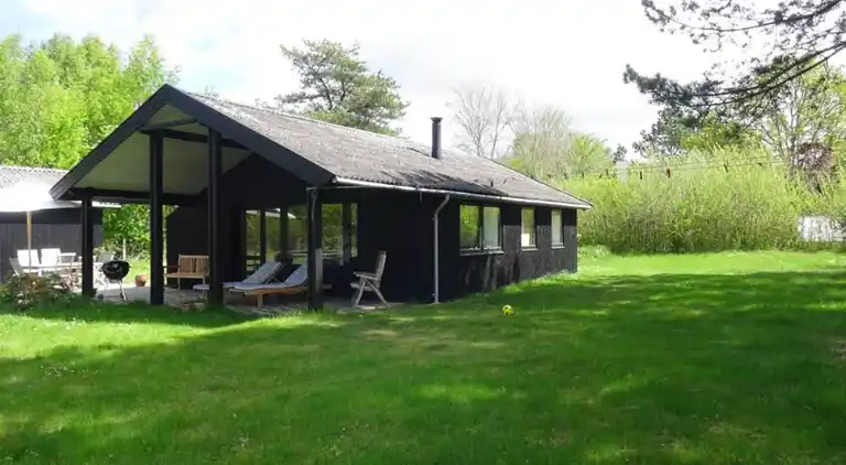 Sommerhus i idylliske kystområde