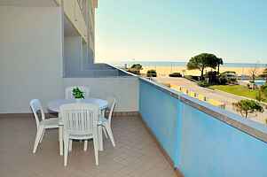 Beach retreat for up to 6 guests-Beahost