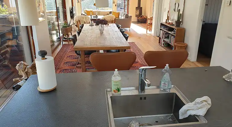 Lækkert sommerhus med shelter og natur