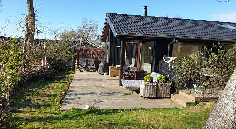 Lækkert sommerhus med shelter og natur
