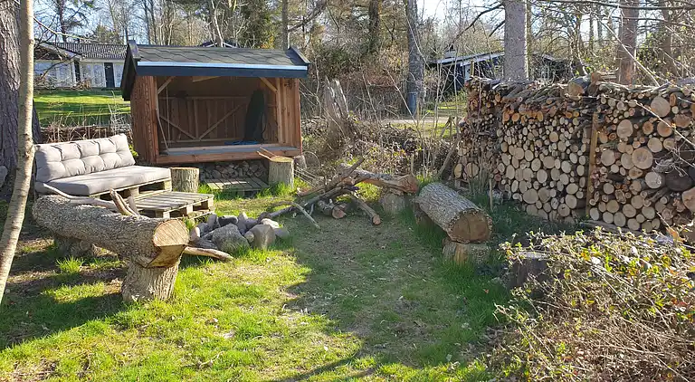 Lækkert sommerhus med shelter og natur