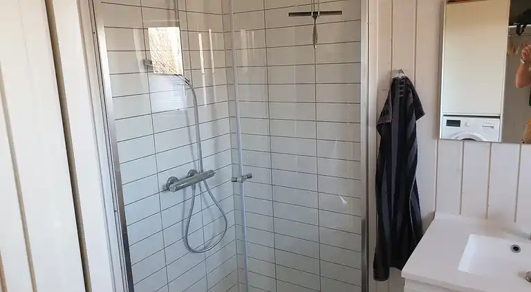 Lækkert sommerhus med shelter og natur