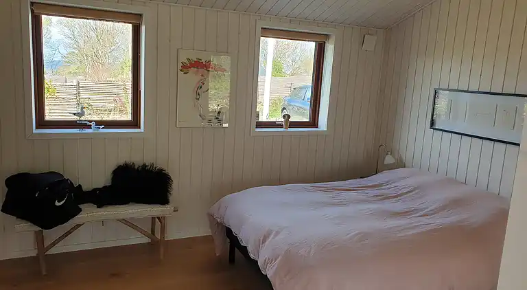 Lækkert sommerhus med shelter og natur