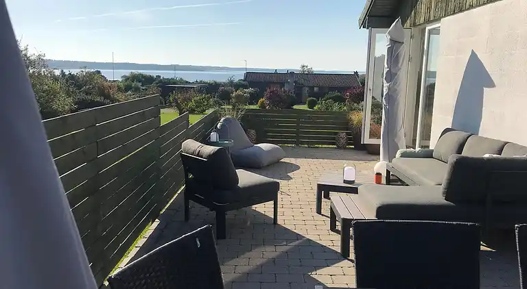 Hyggeligt sommerhus med fantastisk udsigt!