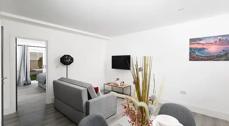 Skyvillion -vineyard Court- Enfield 1-bed Wgarden