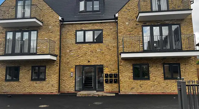 Skyvillion -vineyard Court- Enfield 1-bed Wgarden