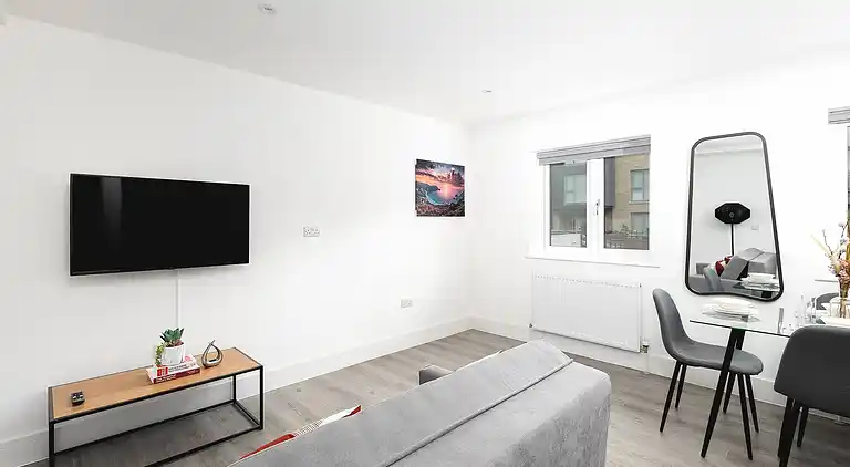 Skyvillion -vineyard Court- Enfield 1-bed Wgarden