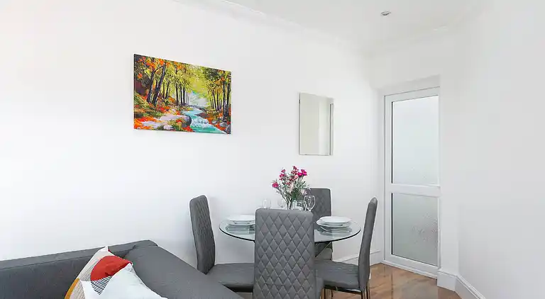 Skyvillion - Enfield 4bed House W garden & Parking