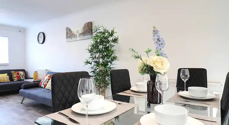 Skyvillion - Valley Way - 3bed House In Stevenage