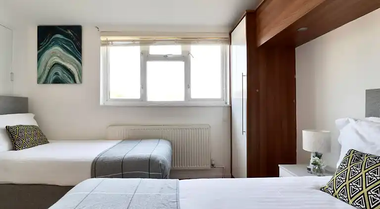 Skyvillion - Valley Way - 3bed House In Stevenage