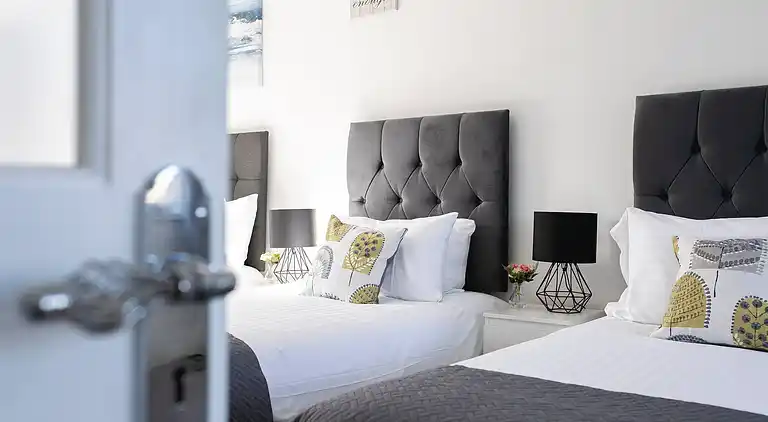 Skyvillion - Enfield 4bed House W garden & Parking