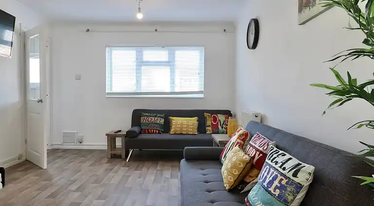 Skyvillion - Valley Way - 3bed House In Stevenage