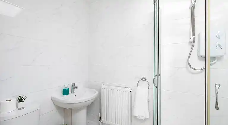 Skyvillion - Enfield 4bed House W garden & Parking