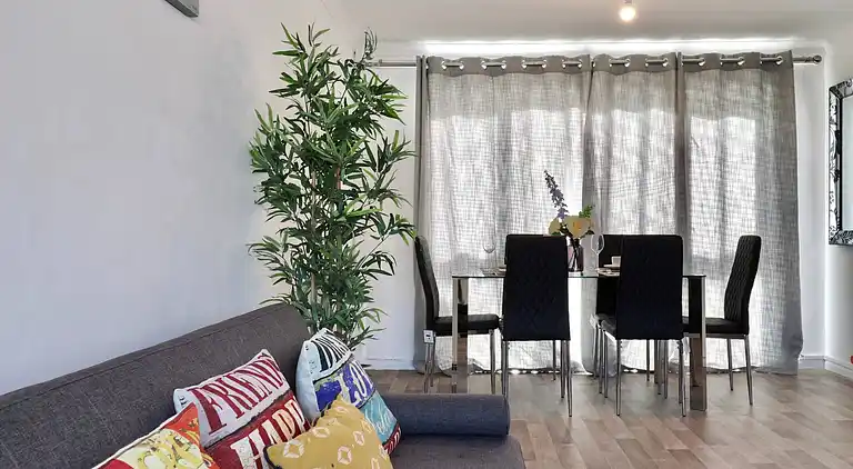 Skyvillion - Valley Way - 3bed House In Stevenage