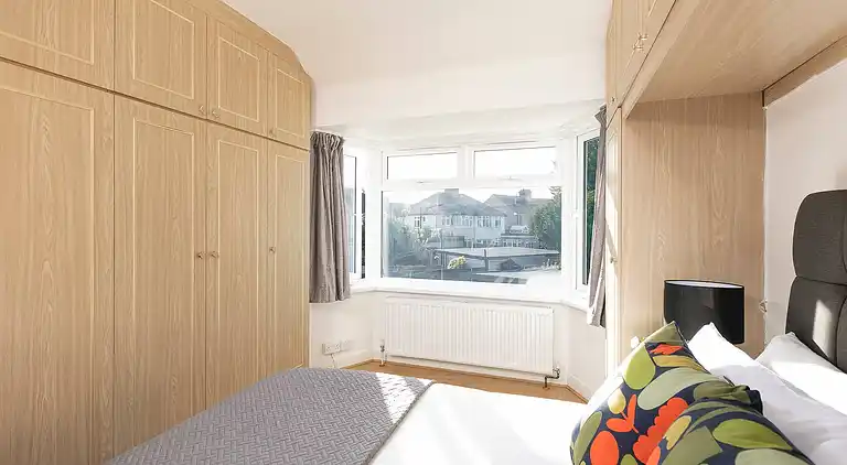 Skyvillion - Enfield 4bed House W garden & Parking