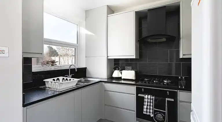 Skyvillion - Enfield 4bed House W garden & Parking